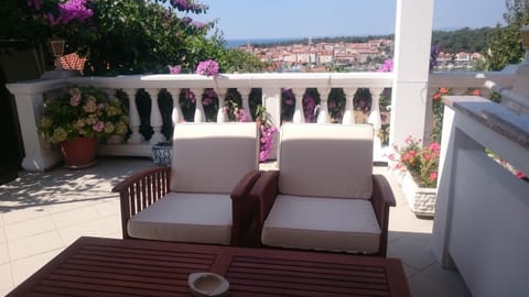 Balcony/Terrace, Seating area, City view, Sea view