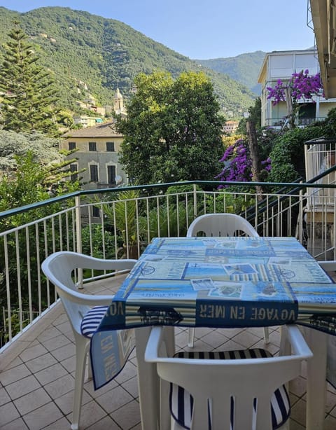 Natural landscape, View (from property/room), Balcony/Terrace, Dining area, Mountain view