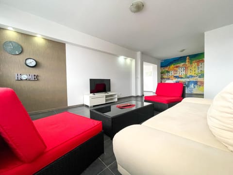 TV and multimedia, Living room, Seating area, Evening entertainment