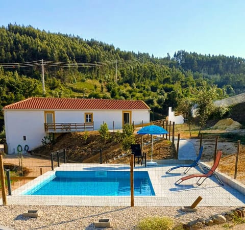 Natural landscape, Mountain view, Pool view, Swimming pool, sunbed