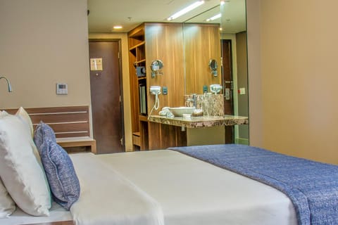 Bed, Bathroom, TV and multimedia, Photo of the whole room, Bedroom, hair dryier, safe, towels, wardrobe, air conditioner