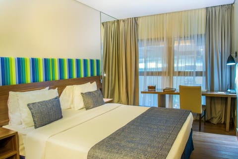 Bed, TV and multimedia, Photo of the whole room, Decorative detail, Bedroom, minibar, safe, air conditioner