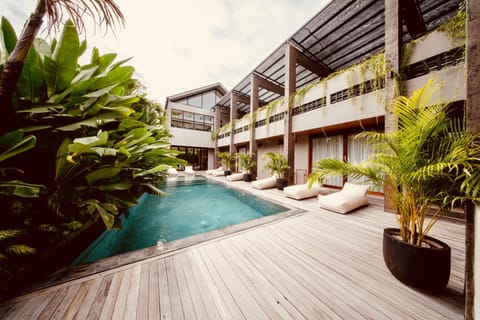 Balcony/Terrace, Pool view, Swimming pool, sunbed