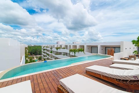 Property building, Day, Swimming pool, sunbed