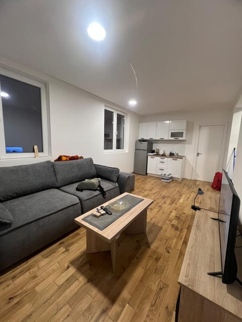 TV and multimedia, Kitchen or kitchenette, Living room, Seating area