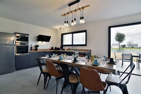 Kitchen or kitchenette, Living room, Dining area
