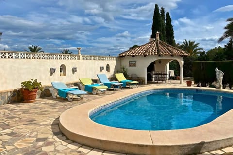Property building, Day, Pool view, Swimming pool