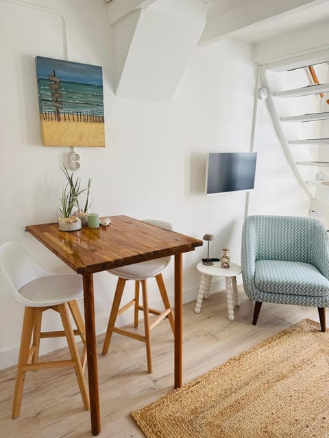 TV and multimedia, Dining area