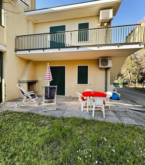 Property building, Patio, Garden, Balcony/Terrace, Other, Seating area, Garden view, furniture