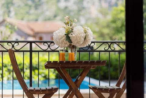 Pool Home near the Old Town Apartment in Muo