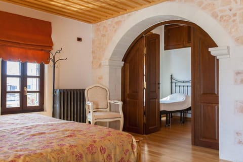 Luxurious Venetian 3 FLOOR HOUSE in the old port House in Chania