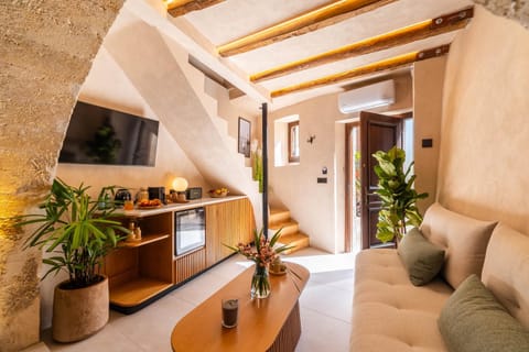 TV and multimedia, Kitchen or kitchenette, Living room, Seating area