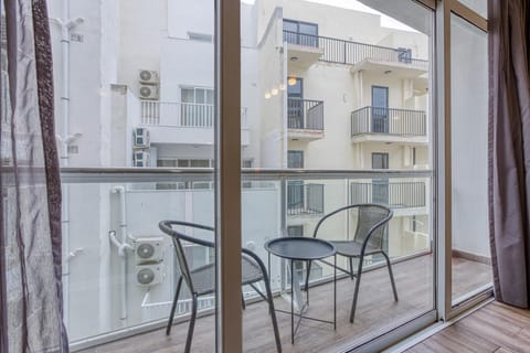 Stylish 1Bedroom Studio in the heart of St Julians 303 Apartment in Saint Julians