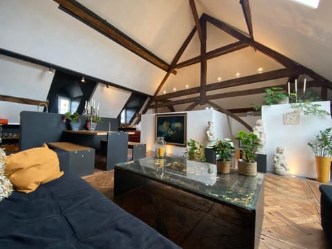 Living room, Seating area, Dining area, kitchen