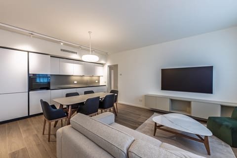 TV and multimedia, Kitchen or kitchenette, Living room, Seating area, Dining area, oven