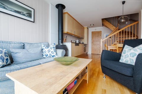 Kitchen or kitchenette, Living room, Seating area, fireplace