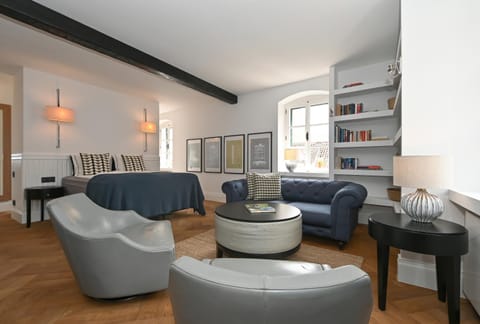 Library, Living room, Seating area