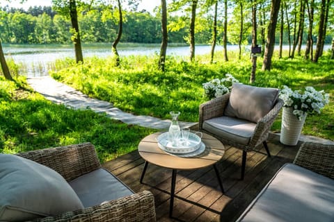 Patio, Spring, Day, Natural landscape, Seating area