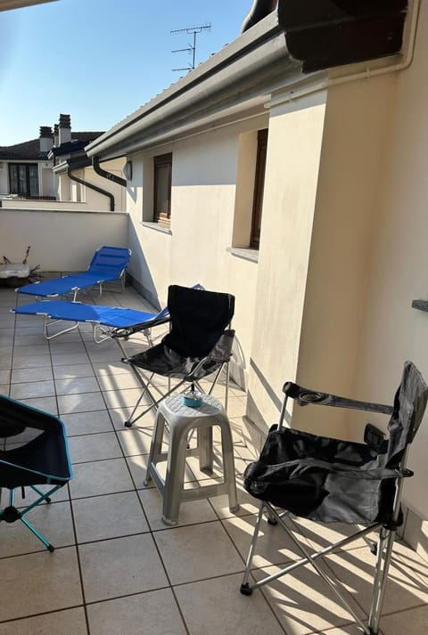 Balcony/Terrace, sunbed