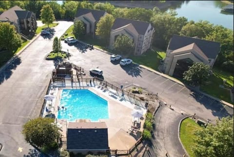 Bird's eye view, Lake view, Pool view, Swimming pool, Parking