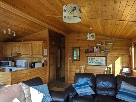 Kitchen or kitchenette, Living room, Seating area, Dining area, oven, pet friendly, toaster