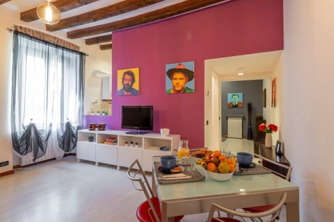 TV and multimedia, Dining area