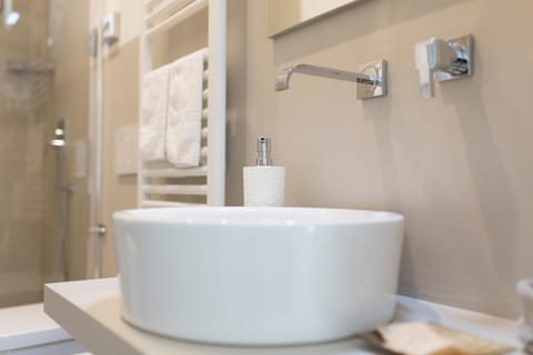 Shower, Bathroom, Decorative detail, towels