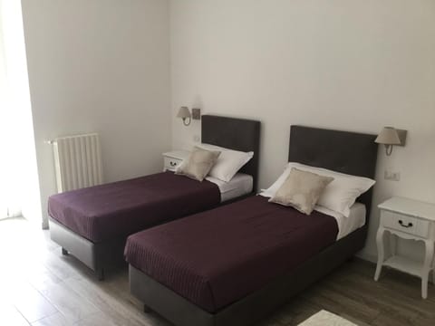 Bed, Photo of the whole room, Bedroom, internet