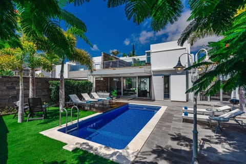 Pool view, Swimming pool, Swimming pool, sunbed