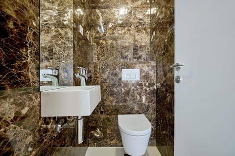 Tre Canne, Private 2-Bedroom Apartment in Aparthotel Apartment in Budva