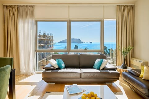 Tre Canne, Private 2-Bedroom Apartment in Aparthotel Apartment in Budva