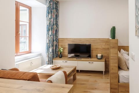 TV and multimedia, Seating area