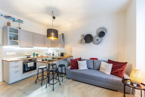 Kitchen or kitchenette, Living room, Seating area, Dining area, dishwasher, oven, stove
