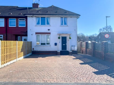 Property building, Day, Neighbourhood, Street view