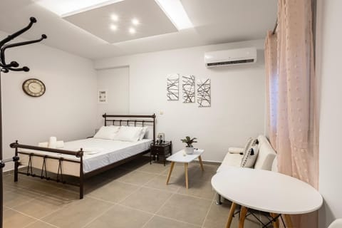 Bed, Photo of the whole room, Bedroom, air conditioner