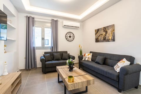 TV and multimedia, Living room, Seating area, air conditioner