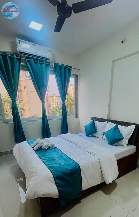 Bed, Photo of the whole room, Bedroom, air conditioner