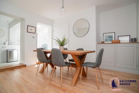 Stylish Coastal 3 Bed Haven - Close to town House in Salcombe