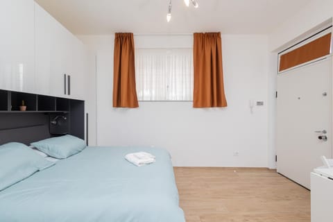 Bed, Bedroom, furniture, pet friendly, towels