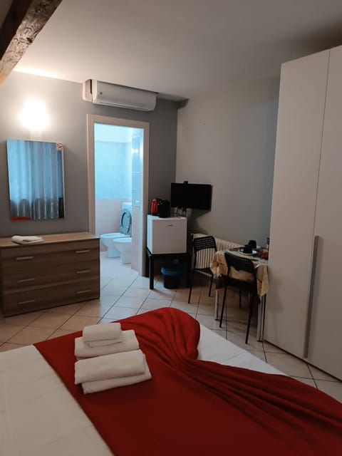 Camera IN Apartment in Parma