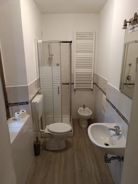 Camera IN Apartment in Parma