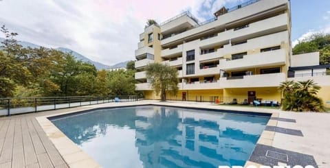 Jolie appartement avec piscine et parking privé Menton Apartment in Menton
