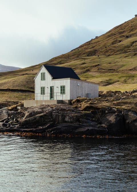 Property building, Day, Natural landscape, Mountain view