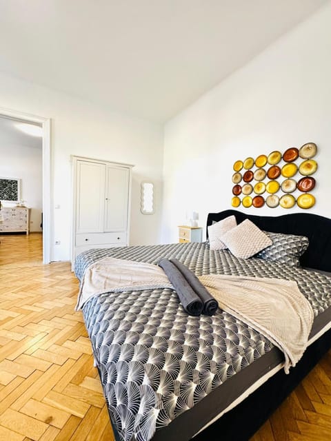 Bed, Bedroom, wardrobe