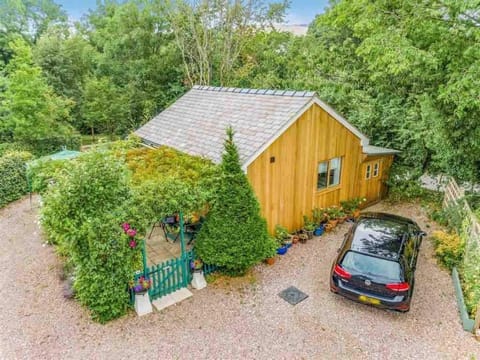 Property building, Garden, Parking