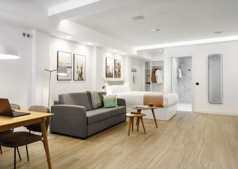 Bed, Seating area, Bedroom