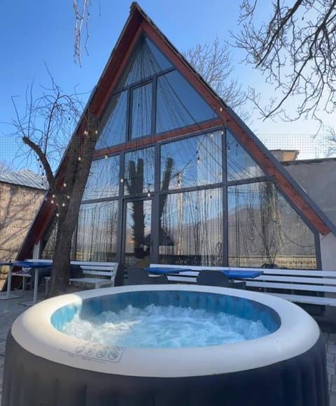 Property building, Hot Tub, Swimming pool