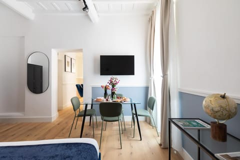 TV and multimedia, Seating area