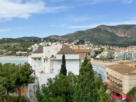 Mountain view, Sea view