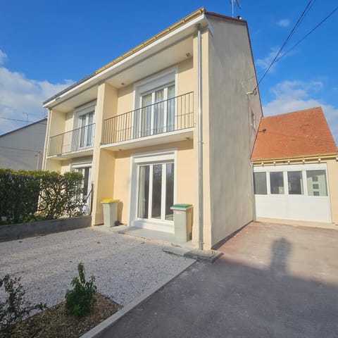 Les Sorbiers & spa House in Tours